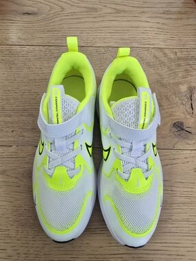 New Nike Kids Sneakers in Neon Yellow and White